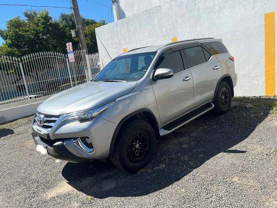TOYOTA HILUX SW4 4.0 SRX 4X4 7 LUGARES V6 24V GASOLINA 4P AUTOMÁTICO